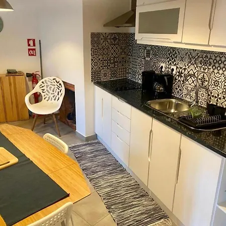 Casa Do Penedo - Um Segredo Na Serra Da Estrela