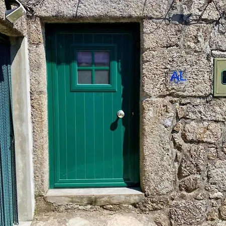 Casa Do Penedo - Um Segredo Na Serra Da Estrela *