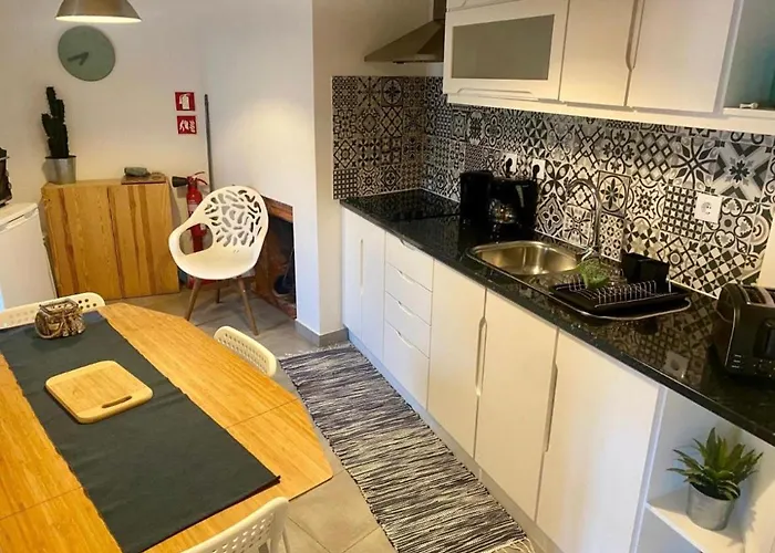 Casa Do Penedo - Um Segredo Na Serra Da Estrela