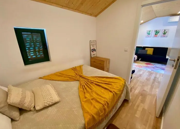 Casa Do Penedo - Um Segredo Na Serra Da Estrela * Linhares (Guarda)